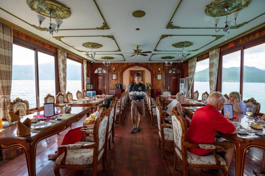 Nha Trang: Day Cruise Or Sunset Dinner Cruise on The Sea - Music under the stars and city lights
