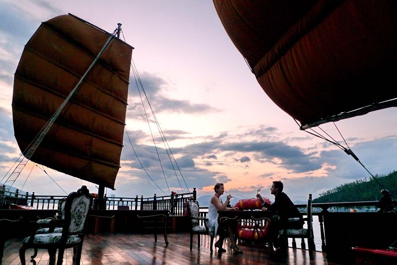 Nha Trang: Romantic Sunset Cocktails and Dinner Cruise - FAQ