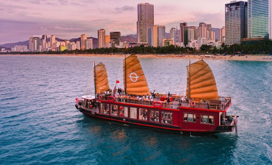 Nha Trang: Romantic Sunset Cocktails and Dinner Cruise - Who will enjoy this cruise most?