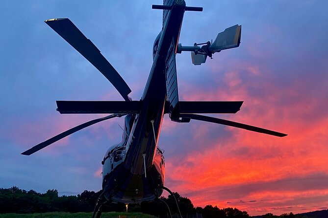 NYC Helicopter Proposal Tour with Photos and Champagne - A private proposal above New York City