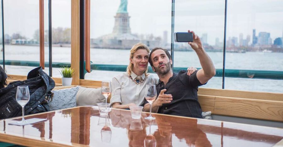 NYC: Romantic Valentine's Day Champagne Cruise - A Warm Salon With Old-Style Character