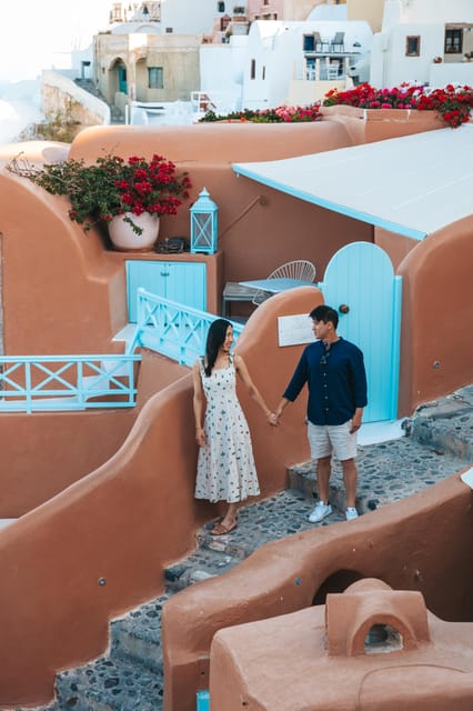Oia: Couple photoshoot with 30 edited Photos - Posing help for couples, families, and solo sessions