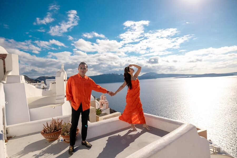 Oia: Couple photoshoot with 30 edited Photos - Booking details that affect your decision