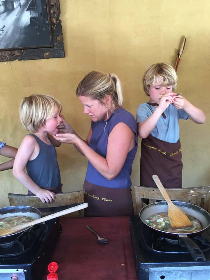 packages cooking class and romantic dinner in a local home - Dinner beneath flowers and candlelight