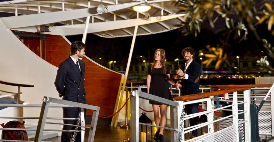 Paris: Bastille Day Dinner Cruise on the Seine River - Key points to know before booking