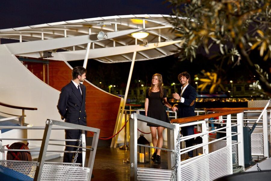 Paris: Bastille Day Dinner Cruise on the Seine River - What this Seine cruise is really offering