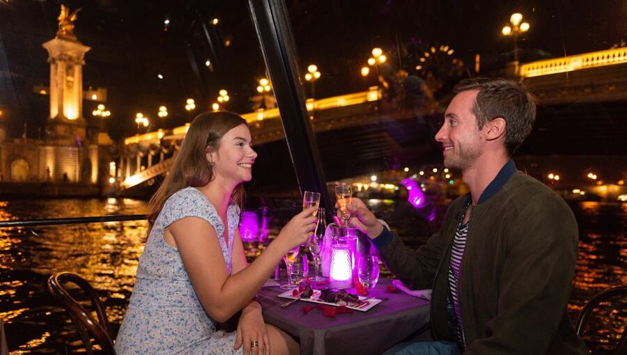 Paris: Bastille Day Dinner Cruise on the Seine River - The route from Pont Neuf to Notre Dame