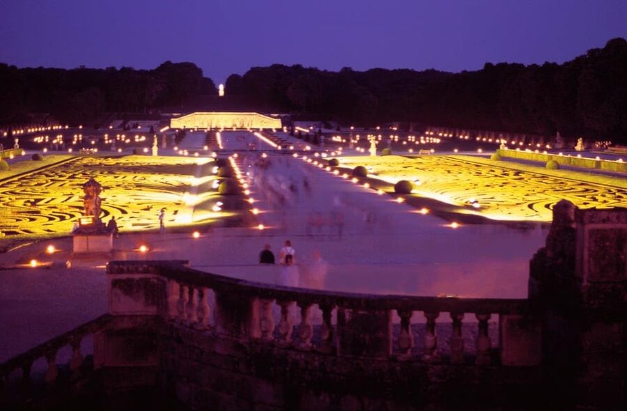 Paris: Candlelit Dinner at Vaux-le-Vicomte by Limousine - A three-course dinner with several menu choices