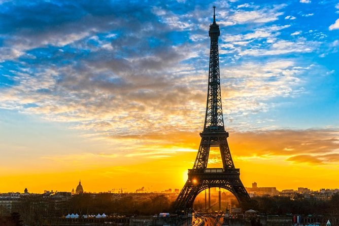 Paris Engagement Proposal Private Walking Tour with Professional Photographer - Key points to know before you book