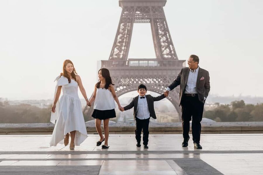 Paris: Private Eiffel Tower Photoshoot for Couples & Family - Avenue de Camoens: A Quieter Paris Backdrop