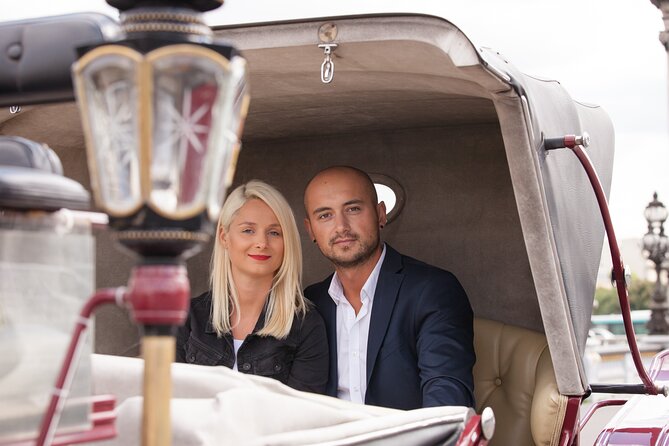 Paris Private Romantic Horse & Carriage Ride - A fairytale start beside the Eiffel Tower