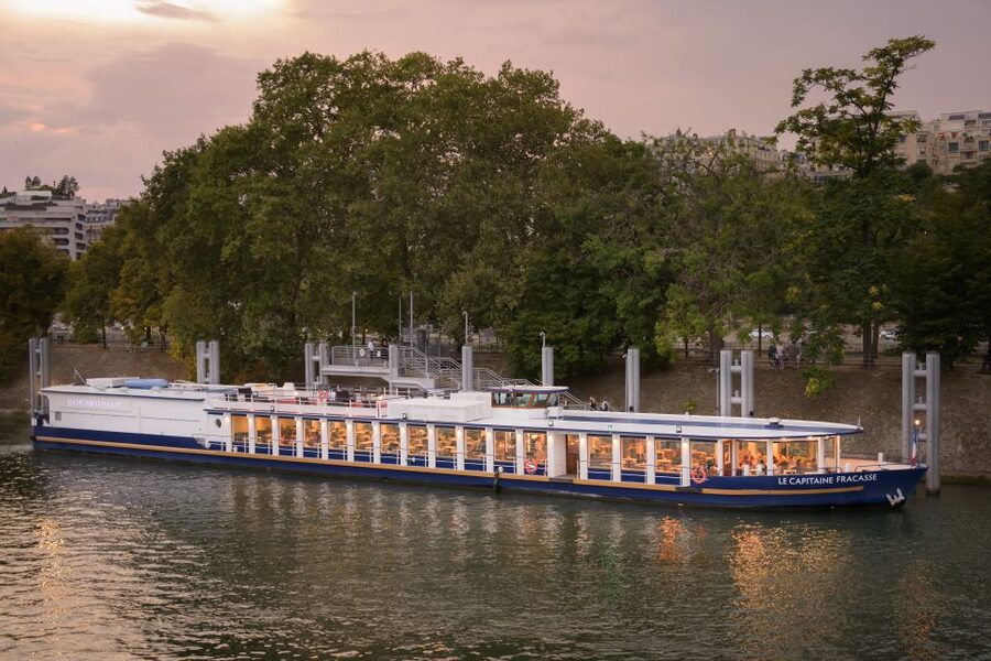 Paris: Romantic Cruise with 3-course Dinner on Seine River - Key points to know before booking