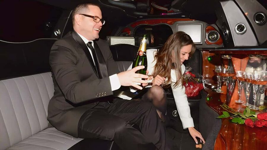 Paris: Romantic Limousine Tour - Champs-Elysées and Concorde after dark