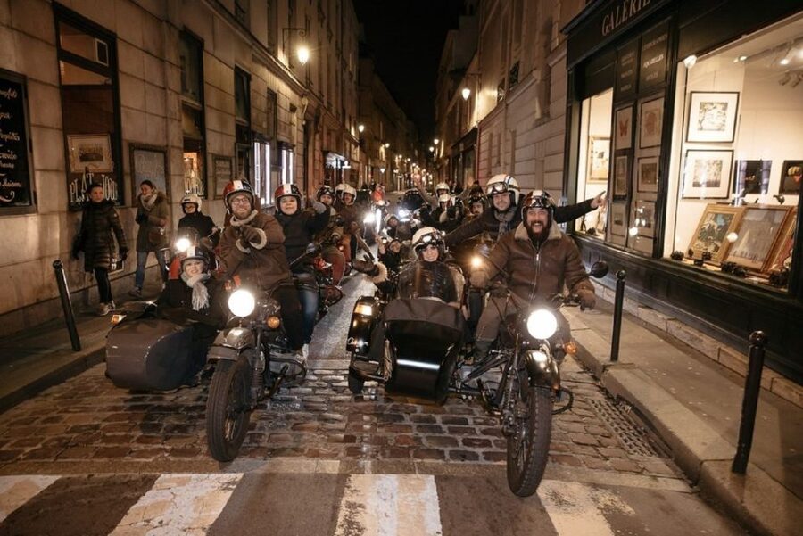 Paris: Romantic Sidecar Tour by Night with Champagne - Key points at a glance