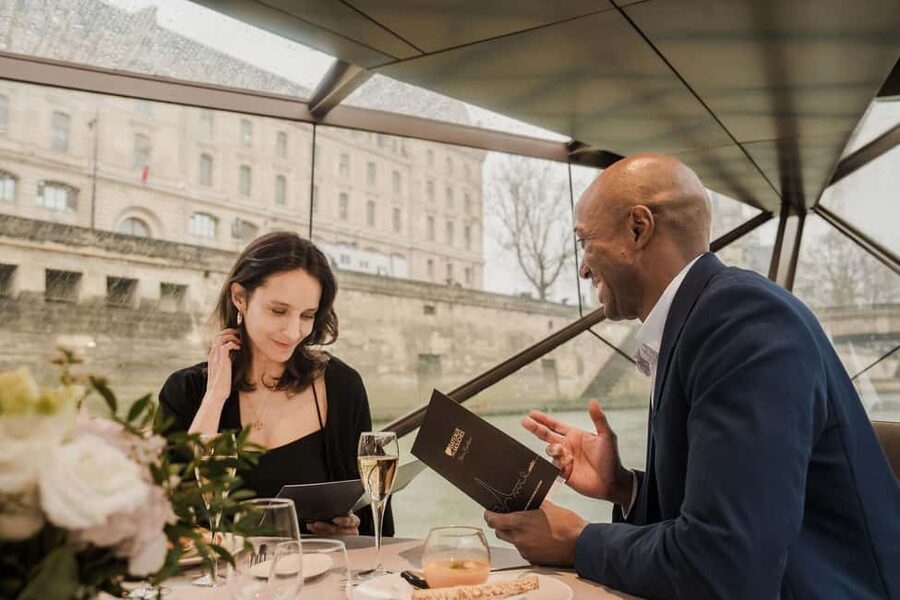 Paris : Valentine's Day Diner Cruise on the Seine river - The first course begins as the boat leaves