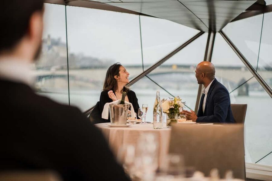 Paris : Valentine's Day Diner Cruise on the Seine river - The Louvre, Pont des Arts, and Paris from the water