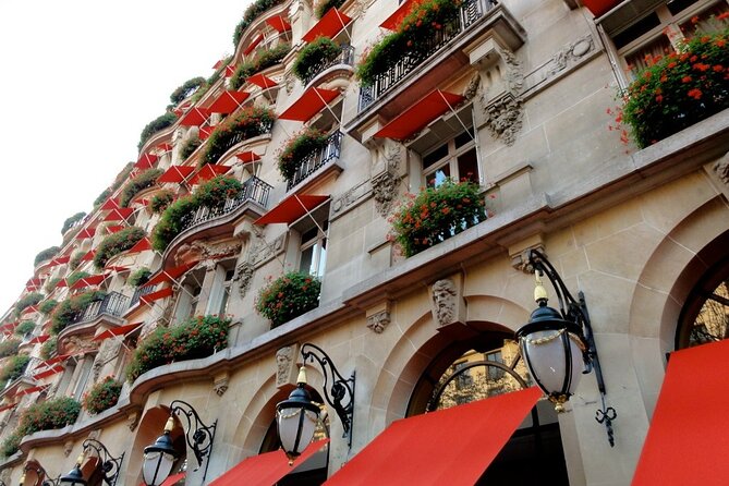 Parisian Love Affair: Elegant Romance Private Tour in Paris - Price, private value, and the points to watch