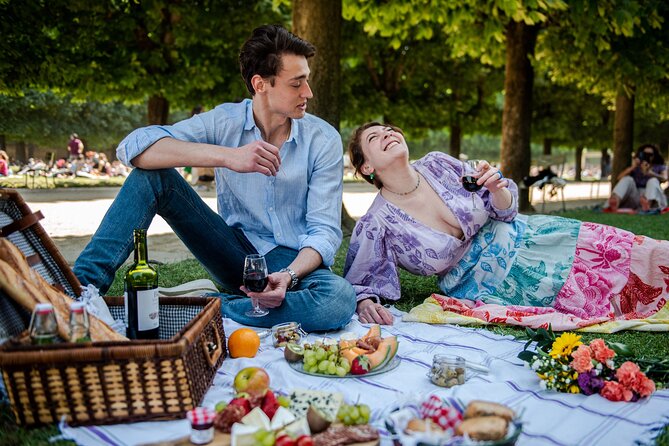 Parisian Romantic Picnic - Lunch or dinner, and how the hour works