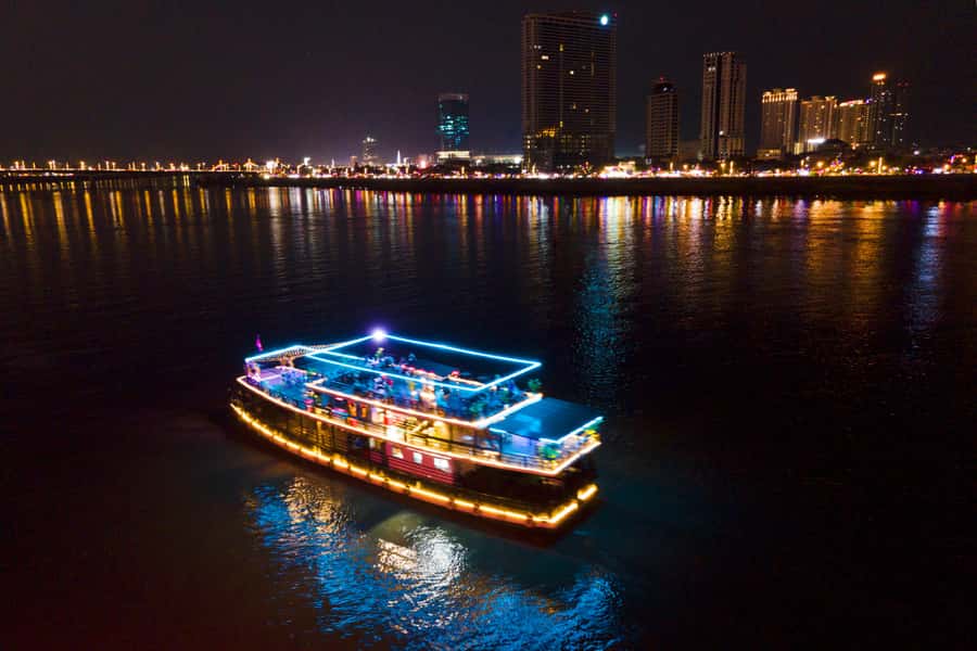 Phnom Penh: Sunset Dinner Cruise with English Speaking Guide - Stilted homes, fishing villages, and crops by the shore