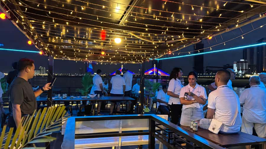Phnom Penh: Sunset Dinner Cruise with English Speaking Guide - Should you book the Phnom Penh sunset cruise?