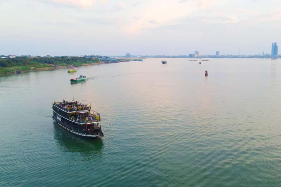 Phnom Penh: Sunset Dinner Cruise with English Speaking Guide - Diamond Island and the Four Faces River