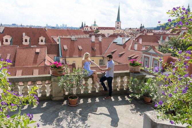 Photo Shoot for couple in Prague - Charles Bridge: the natural first setting