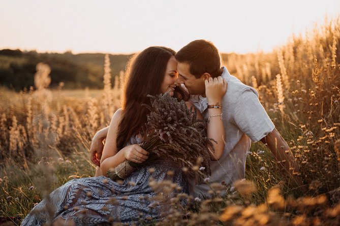 Photographer in Prague - Couple, engagement & portrait photoshoot - Meeting Aman and Veronika in Malá Strana