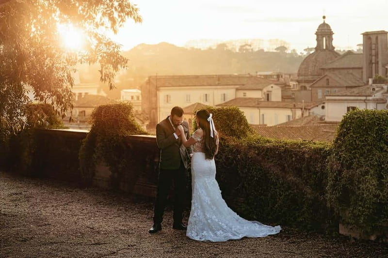 Photoshoot in Rome for couples - The Prestige Experience and golden-hour light