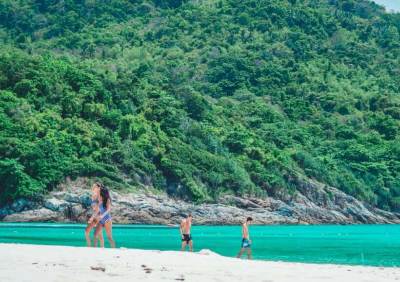 Phuket: Coral Island Catamaran Cruise with Sunset Dinner - One hour on the beach, with paid extras