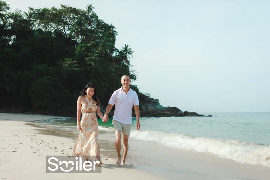 Phuket: couple photoshoot at Surin Beach - Key points to know before booking