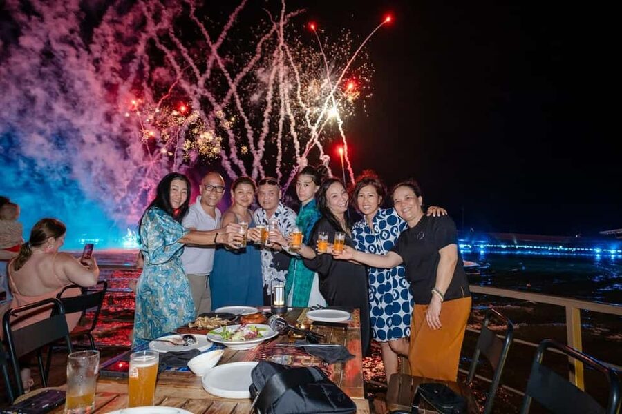 PhuQuoc Romantic Dinner with Symphony & Kiss of the Sea Show - Fireworks over the sea from 9pm to 9:30pm