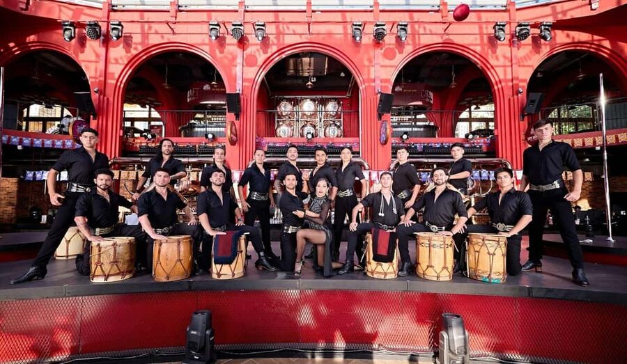 PhuQuoc Romantic Dinner with Symphony & Kiss of the Sea Show - Food, service, and seating: the practical tradeoff