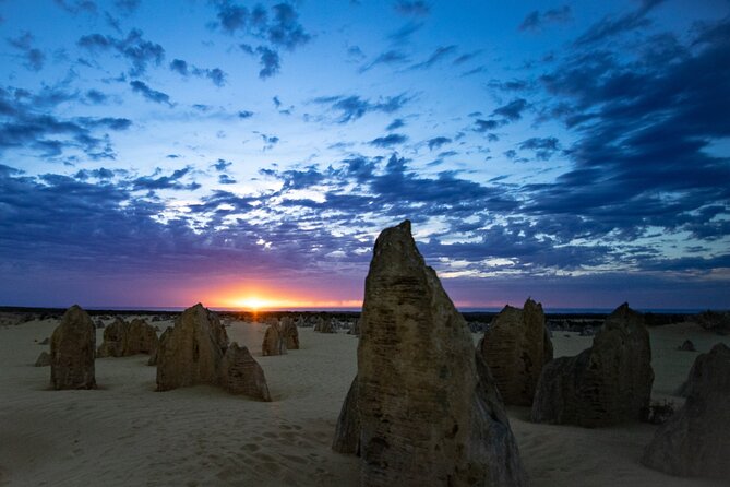 Pinnacles Desert Sunset Dinner and Stargazing Tour - The guides make the long day easier