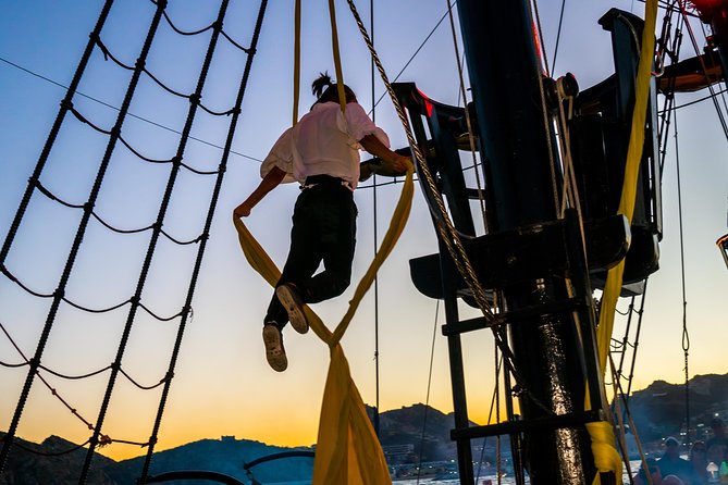 Pirate Ship Sunset Dinner and Show in Los Cabos - Dinner means BBQ, open bar, and lap dining