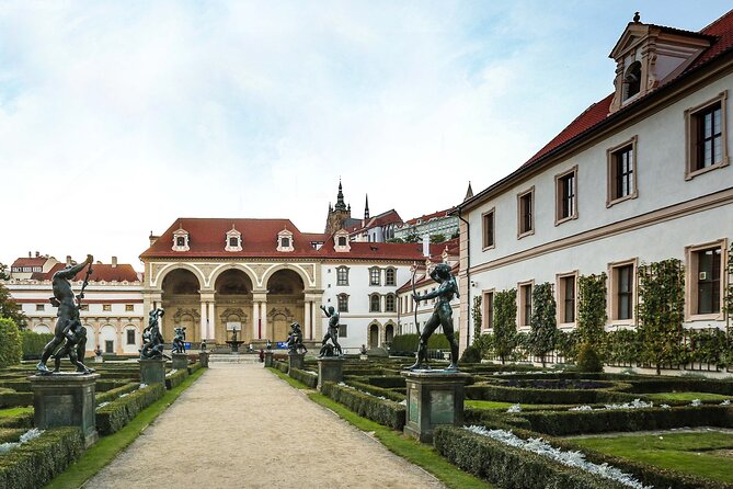 Prague Photoshoot for Couples, Betrothed, Family & Friends - Who will get the most from this experience