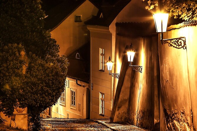 Prague Photoshoot for Couples, Betrothed, Family & Friends - Charles Bridge: Prague’s most recognizable backdrop