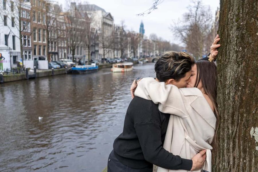 Premium Romantic Photoshoot Experience for Couples - Meeting at Huidenstraat 32