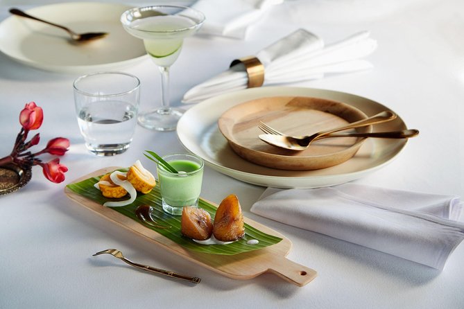 Private 6-Course Romantic Candlelight Dinner Overlooking Ubud Valley - White doves and sparkling wine before dinner