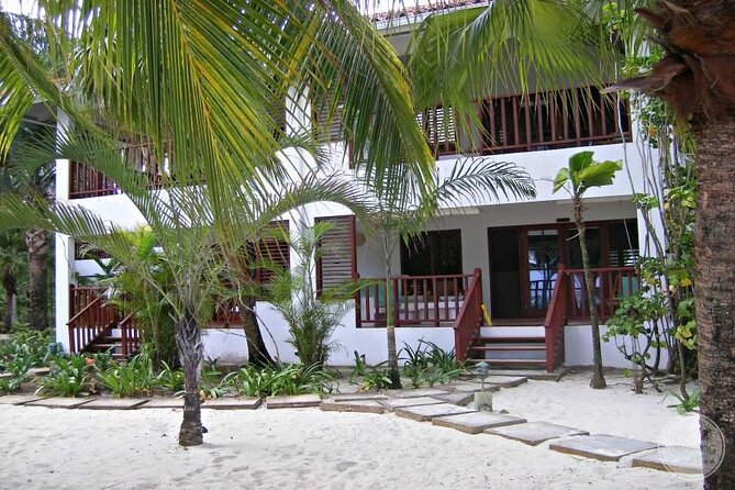 Private Airport Transfer to Couples Swept Away Negril - The Airport Pickup at Sangster International