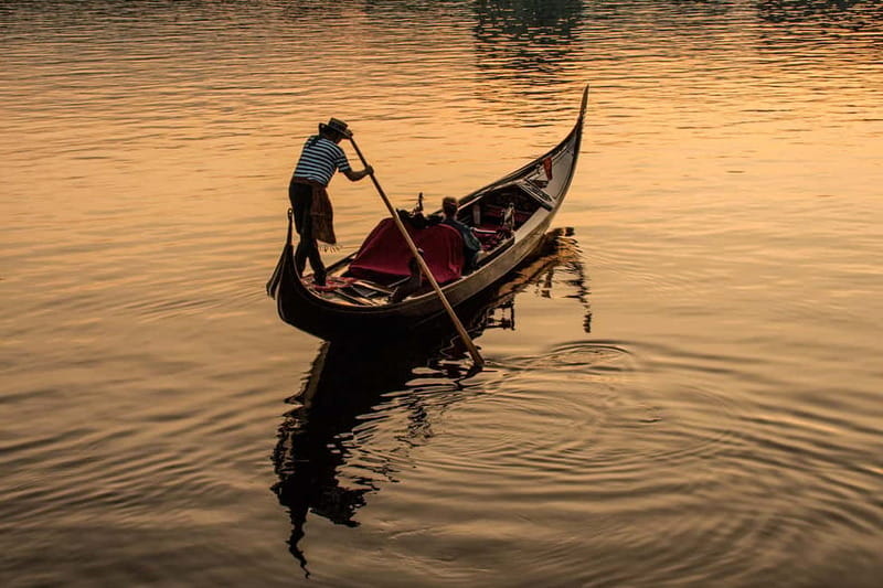 Private Alster Lake romantic Tour in a Real Venetian Gondola - Why this gondola ride feels different in Hamburg