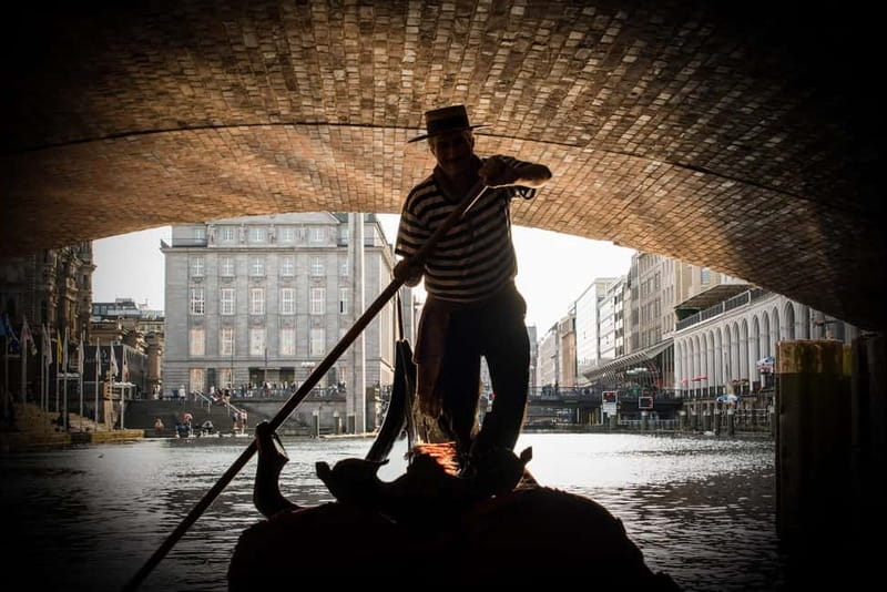 Private Alster Lake romantic Tour in a Real Venetian Gondola - Lombard Bridge and the old crossing
