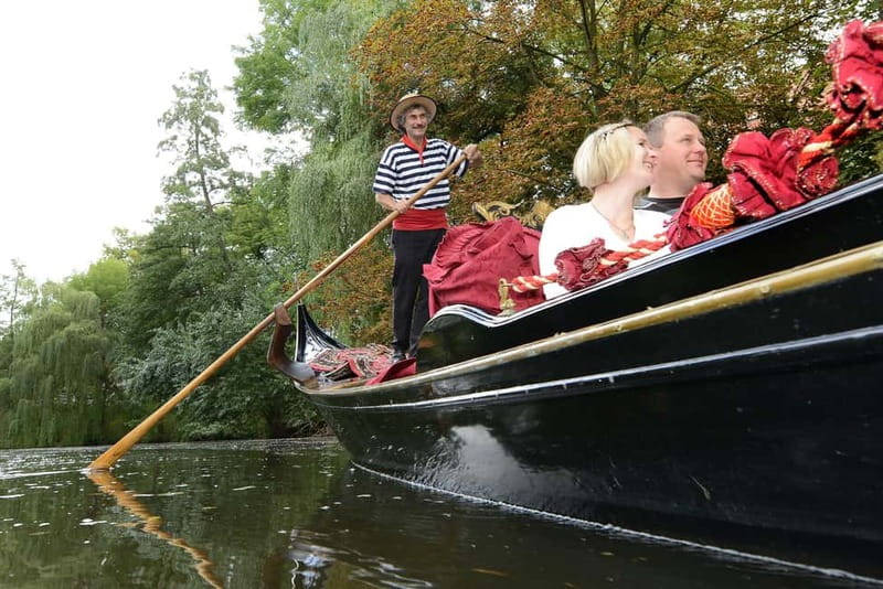 Private Alster Lake romantic Tour in a Real Venetian Gondola - Returning across Alster Lake