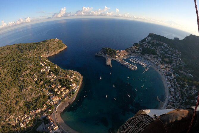Private Balloon Flight Over Mallorca for Two People - A toast, photographs, and the landing