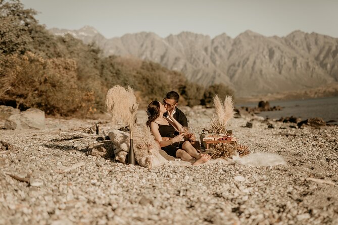 Private Couples Photo Shoot in Queenstown - A photographer who helps you relax