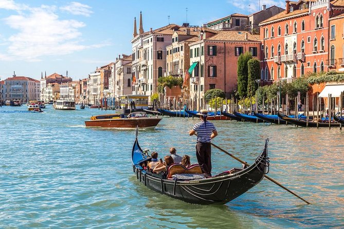 Private Crafted Gondola Ride on the Grand Canal - A Private Gondola Instead of a Shared Ride