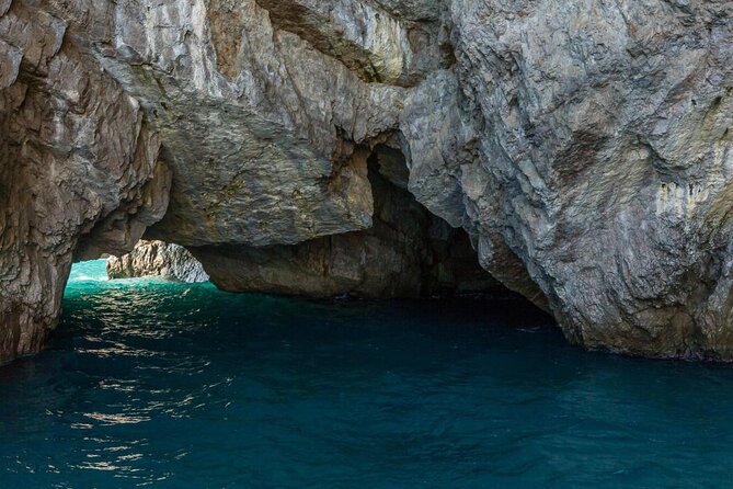 Private Island of Capri Boat Tour for Couples - Key points at a glance