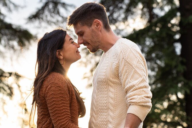 Private Photo Session Tour for Couples in Madrid - A photo walk through Madrid’s old center