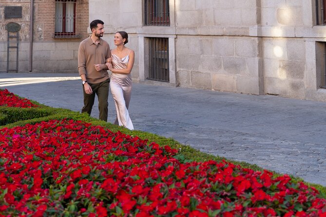 Private Photo Session Tour for Couples in Madrid - What the private format changes