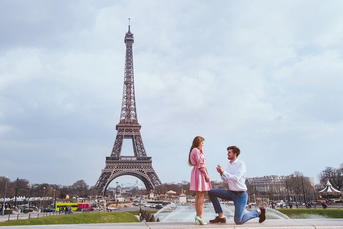 Private Proposal Photoshoot in Paris - A secret proposal beside the Eiffel Tower