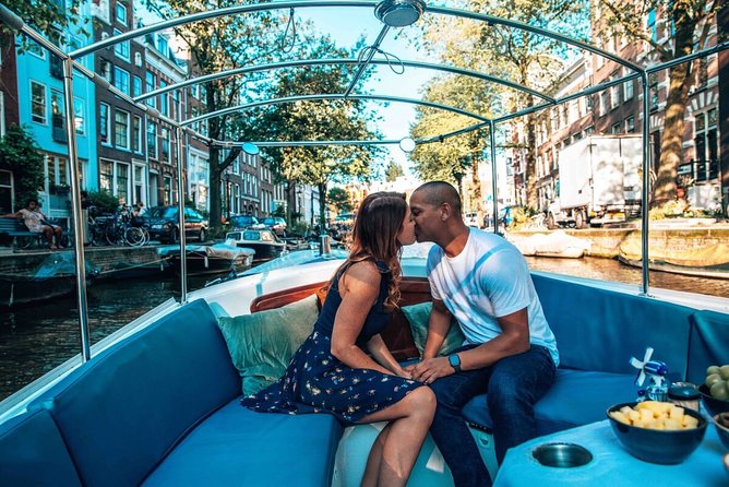 Private Romantic Canal Cruise Amsterdam with Bubbly and Snacks - Choosing 45 minutes or 90 minutes